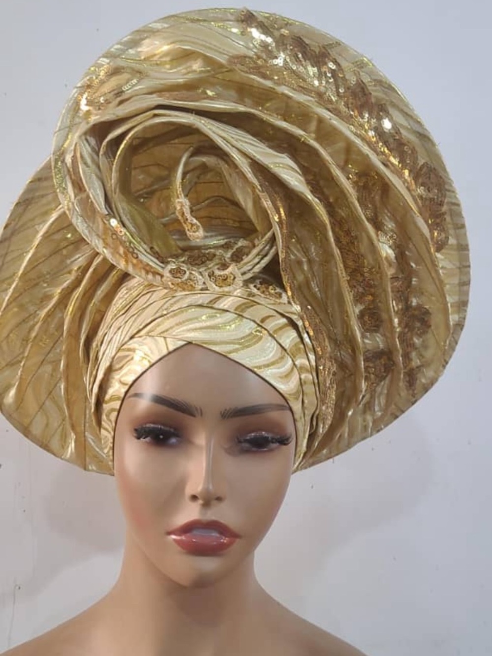 Gold Sequin Gele Headwrap

Too1 0526